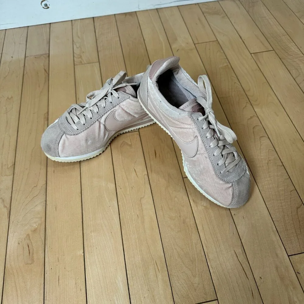 RARE NIKE Velour / Velvet Blush Pink Sneakers Tennis Shoes Size 7.5